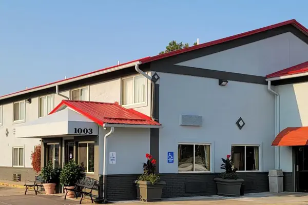 Photo 1 - Super 8 by Wyndham Jacksonville