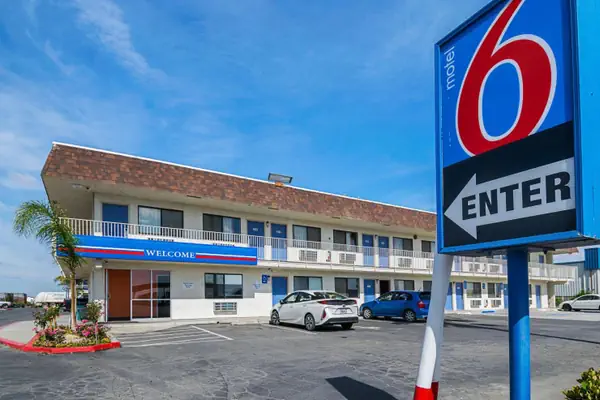 Photo 1 - Motel 6 Lost Hills / Buttonwillow Racetrack