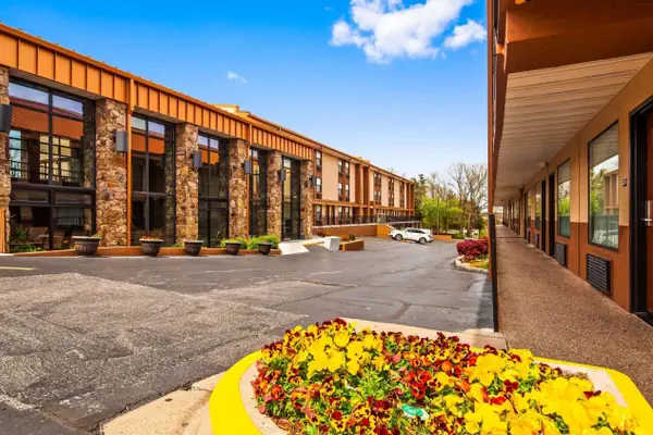 Photo 1 - Best Western Center Pointe Inn