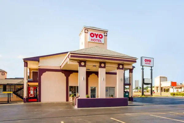 Photo 1 - OYO Hotel Texarkana North Heights AR Hwy I-30
