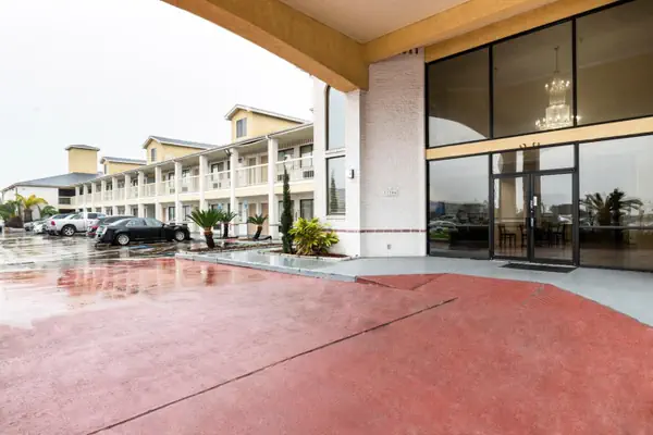 Photo 1 - OYO Hotel Stafford TX I-69 North