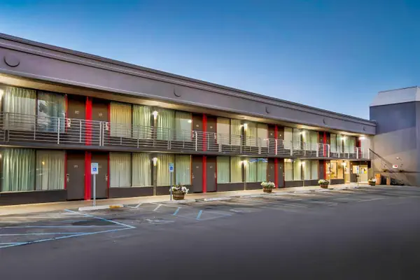 Photo 1 - Motel 6 Louisville, Ky- Airport/ Fair Expo