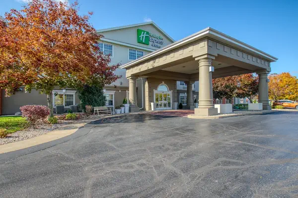Photo 1 - Holiday Inn Express Hotel & Suites Oshkosh, an IHG Hotel