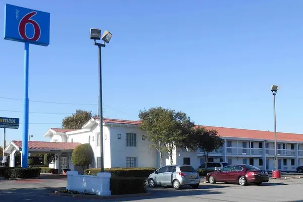 Photo 1 - Motel 6 Garland, TX - Northeast Dallas