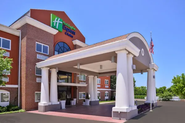 Photo 1 - Holiday Inn Express Hotel & Suites Elgin, an IHG Hotel