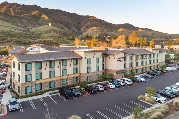 Photo 1 - Courtyard by Marriott Thousand Oaks Agoura Hills