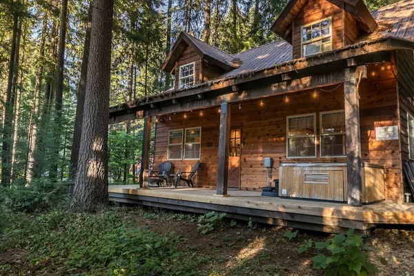 Photo 1 - Chipmunk Lodge 2 Bedroom Home by NW Comfy Cabins by RedAwning
