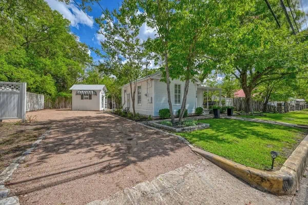 Photo 1 - Charming Cottage Near Main With Patio&firepit!!