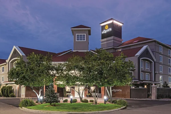 Photo 1 - La Quinta Inn & Suites by Wyndham Denver Airport DIA