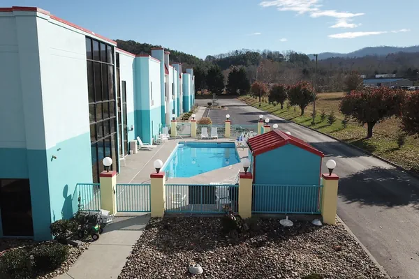 Photo 1 - Econo Lodge Newport Smoky Mountains Gateway