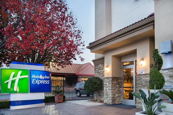 Photo 1 - Holiday Inn Express Redwood City-Central by IHG