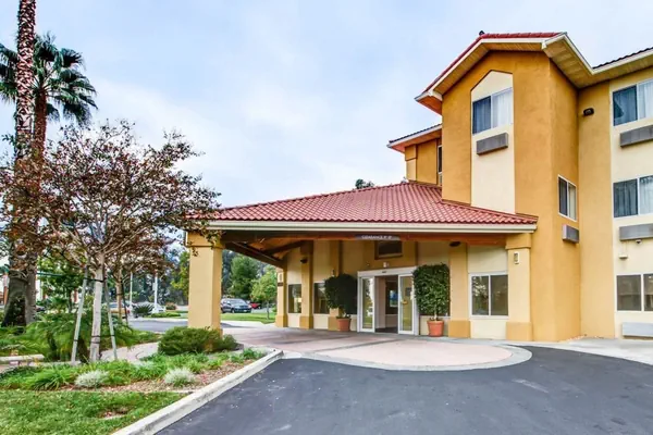 Photo 1 - Comfort Inn Fontana