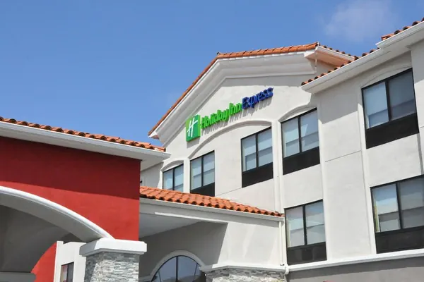 Photo 1 - Holiday Inn Express & Suites Lake Forest by IHG