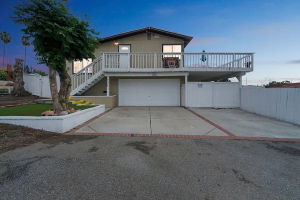 Photo 1 - Paradise On Earth 3 Bedroom Residence by RedAwning