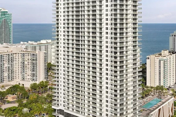 Photo 1 - Hyde Beach House by Zelloo