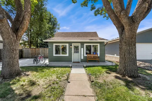 Photo 1 - Downtown Windsor Home With Hot Tub & Pool Table