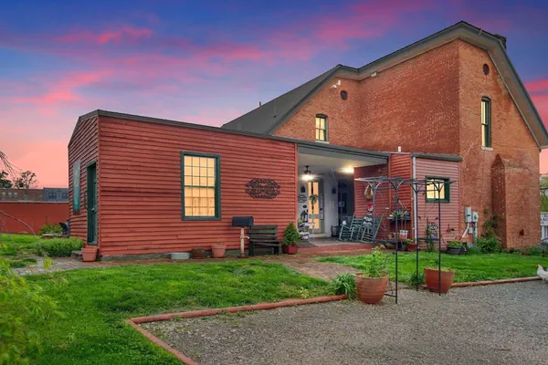 Photo 1 - America Room 1 Bedroom by Main Street Bed & Breakfast