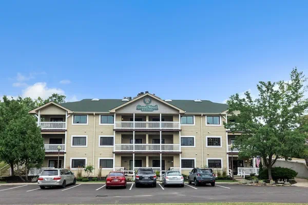 Photo 1 - 3rd Floor Back Side Corner Penthouse Suite- 305 by Grand Wood Suites