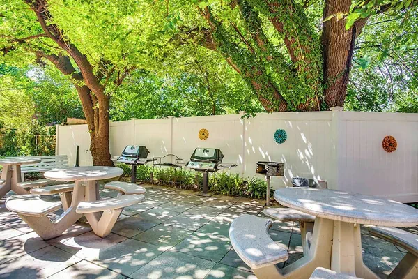 Photo 1 - Prime Alexandria Location Corporate Apt