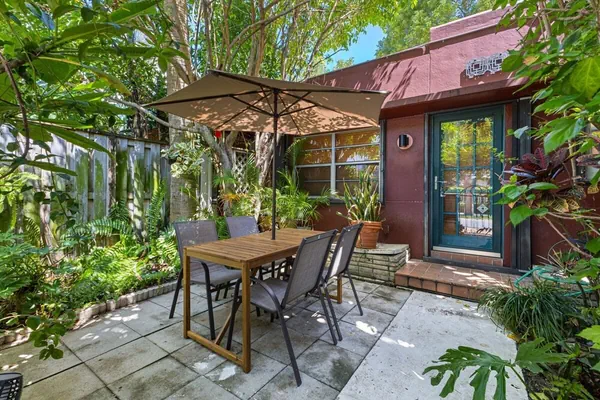 Photo 1 - Bright Stylish Apt in Las Olas Blvd Victoria Park