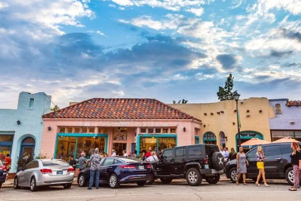 Photo 1 - Comfortable 6BR Urban Retreat Lgbtq 38