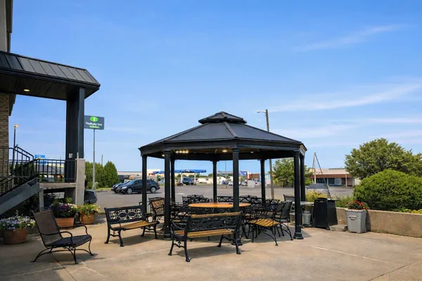 Photo 1 - Sundowner Inn by Capital O Forsyth I 94