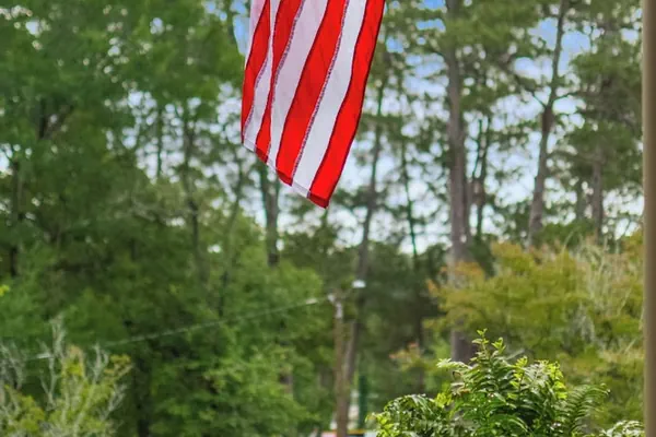 Photo 1 - Stylish 3BR Retreat w Porch and garden