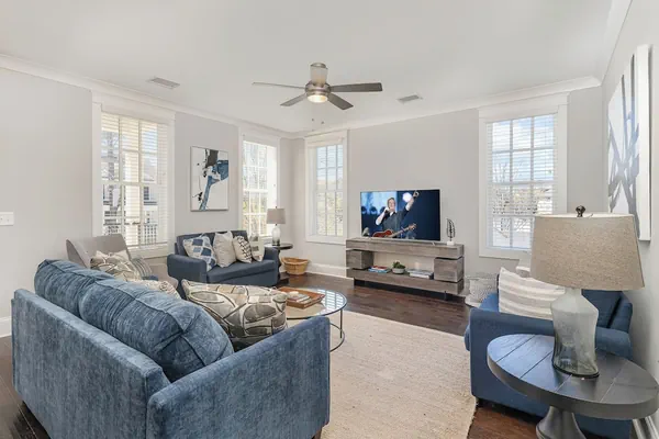 Photo 1 - Belwood Manor-across From Parthenon-5 Min Broadway