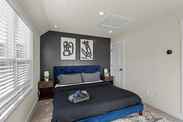 Photo 1 - 3BR King Townhouse Rooftop in Uptown CLT