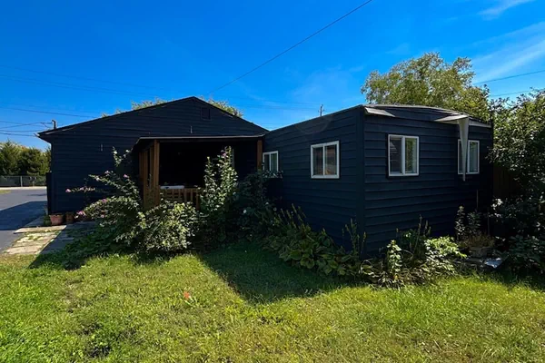 Photo 1 - 4 bd 10 min to Downtown W D