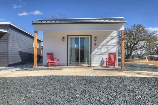 Photo 1 - Pop 4 W/hot-tub + Close to Main St