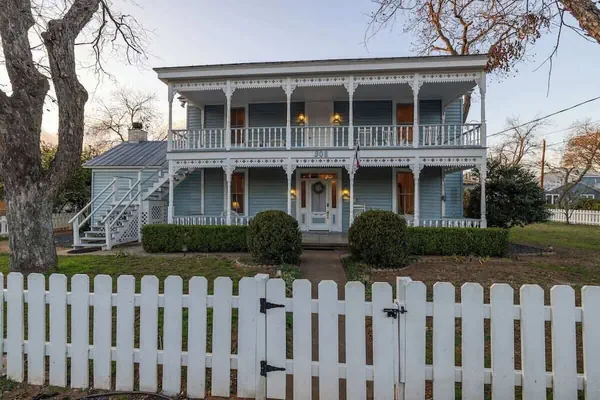 Photo 1 - Victorian Escape-pool & Hot Tub!