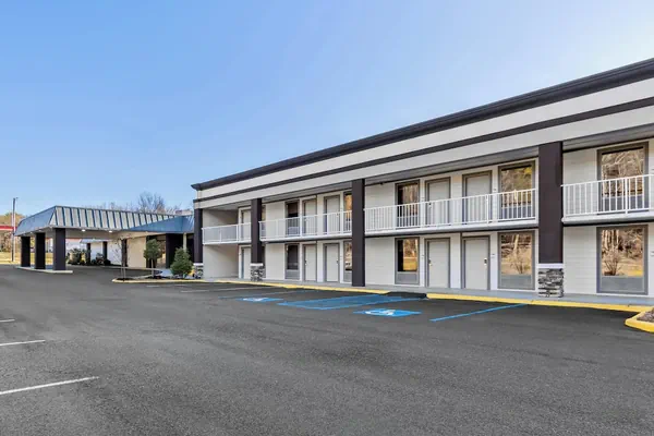 Photo 1 - HomeTowne Studios by Red Roof Athens, TN