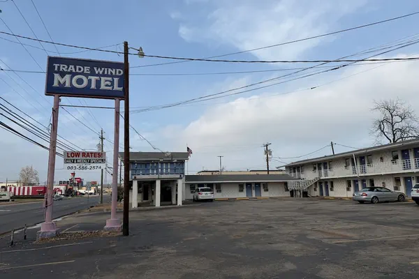 Photo 1 - Trade Wind Motel Jacksonville TX US 69