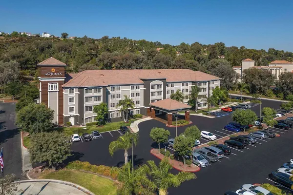 Photo 1 - La Quinta Inn & Suites by Wyndham Santa Clarita - Valencia