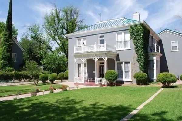 Photo 1 - The Cottage @ 241 North