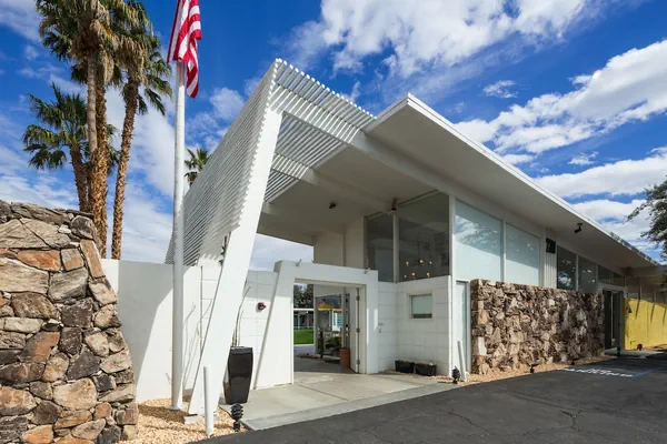 Photo 1 - The Monkey Tree by AvantStay – Mid-Century Modern Oasis with Pool